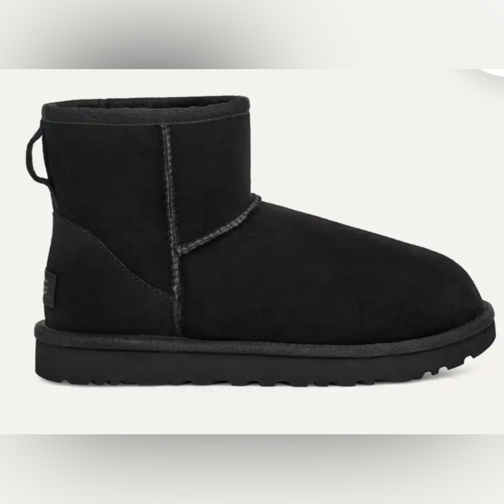 UGG Classic Mini II Boot in Black Women’s Size 5 New